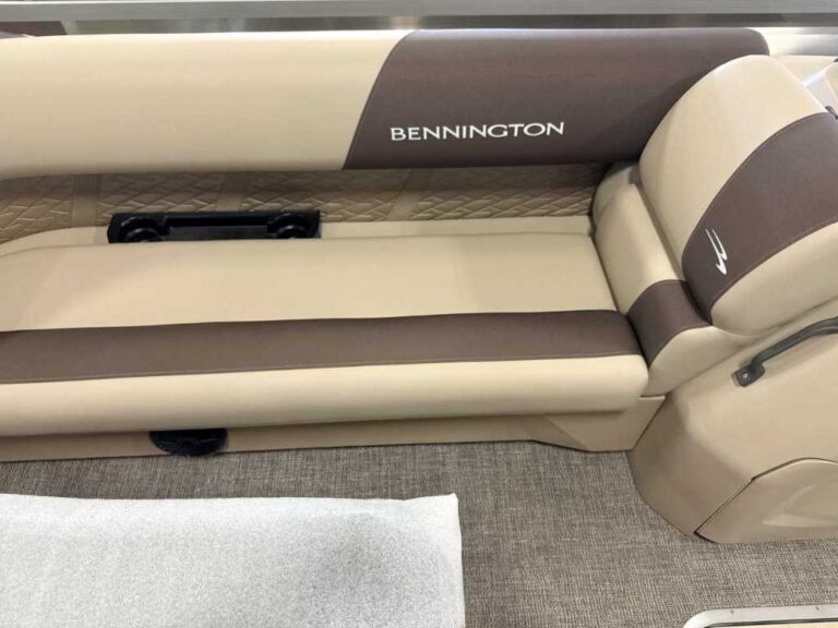 2026 Bennington 22SSB - SPS - Blackout US-ETWS7549H526 [photo 5]